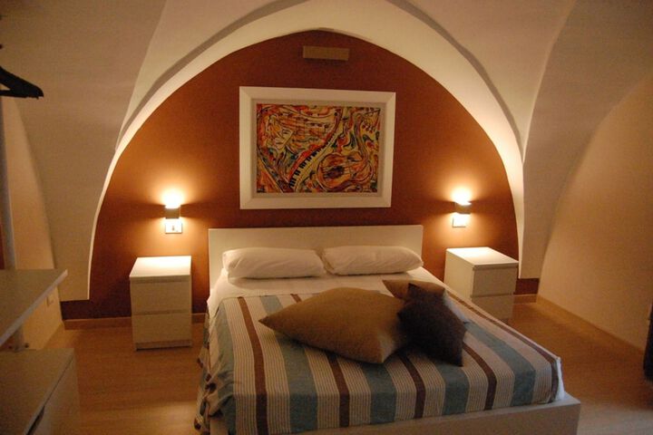 Room 9 of 32