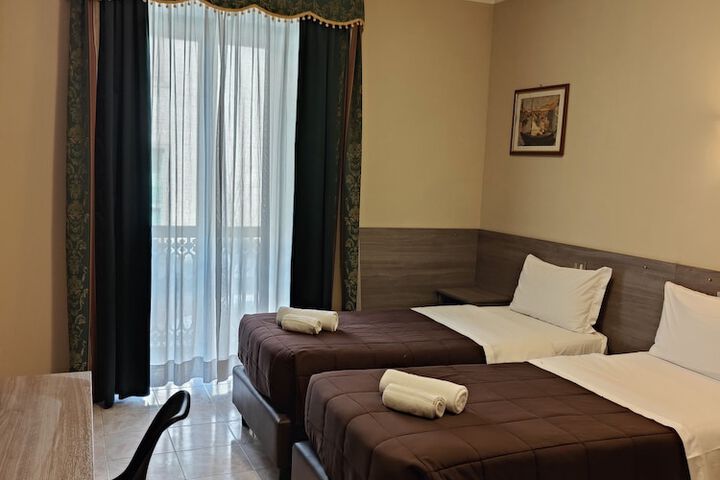 Room 4 of 65