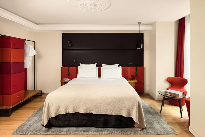 Room 8 of 86