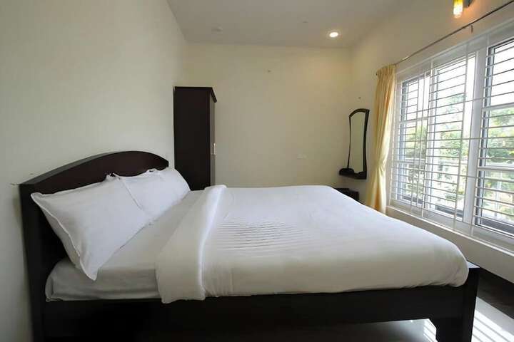 Room 6 of 32