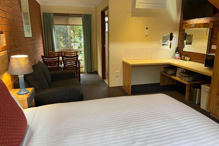 Room 16 of 83
