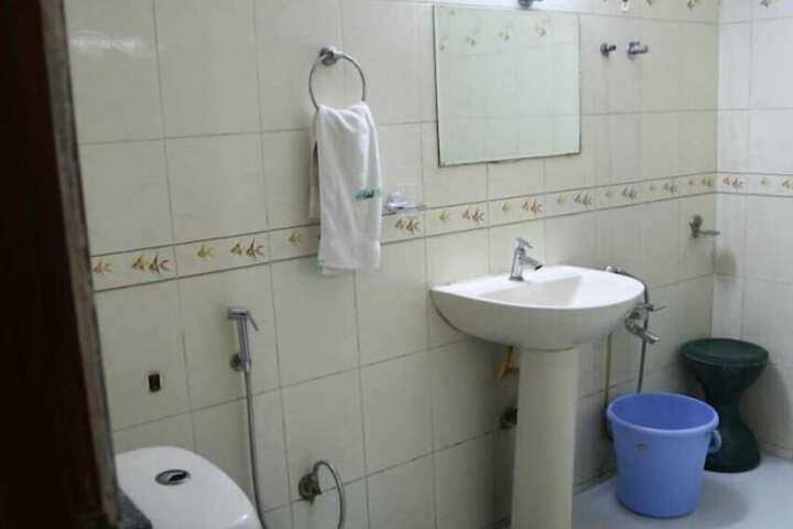 Room 4 of 4