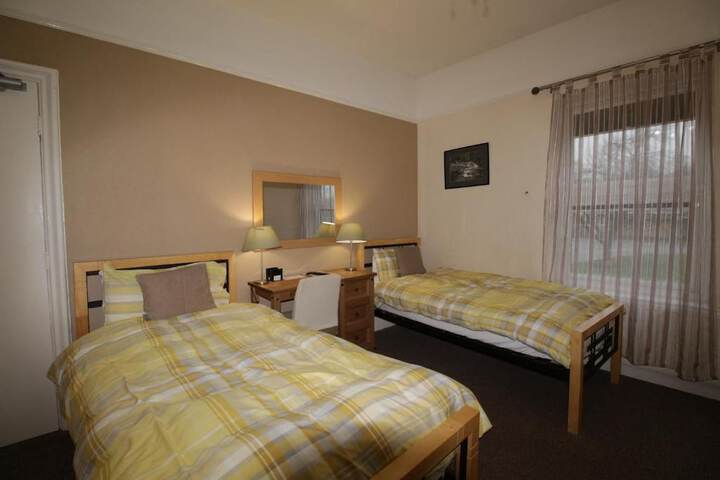 Room 5 of 43
