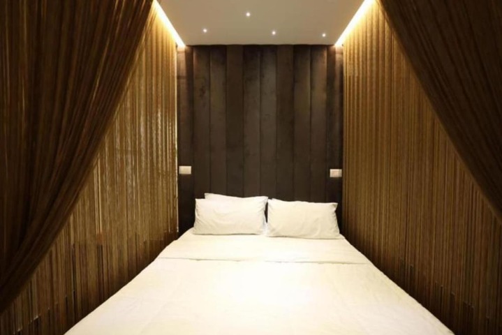 Room 38 of 128