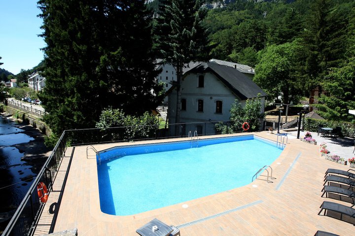 Hotel with Pool