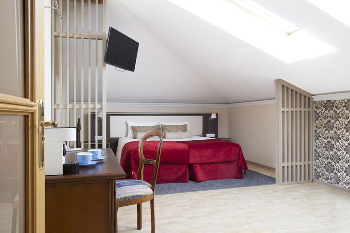 Room 10 of 109