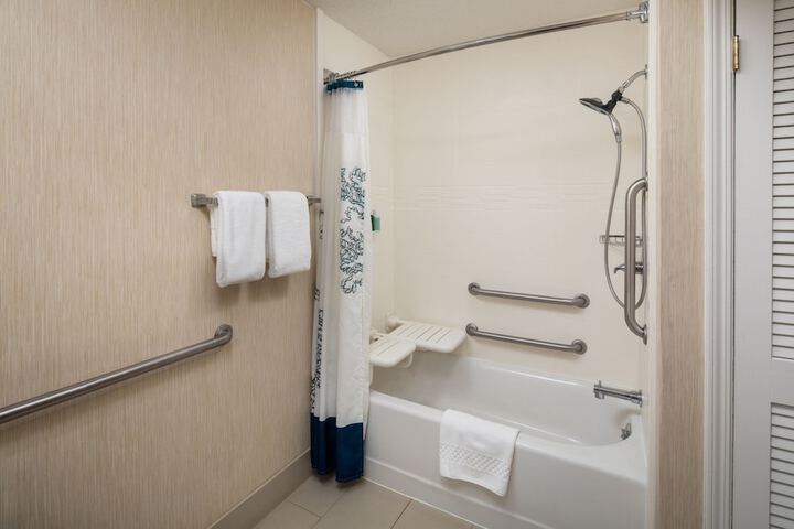 Room 15 of 23