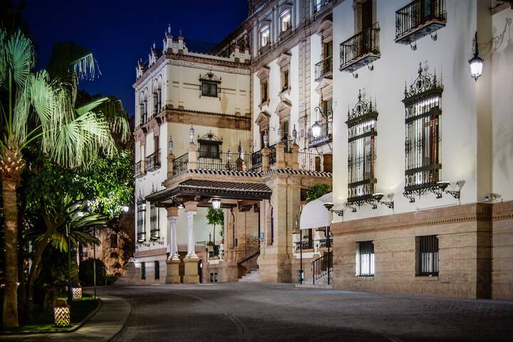 Hotel 203 of 210