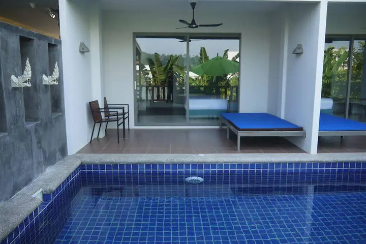 Pool 13 of 25