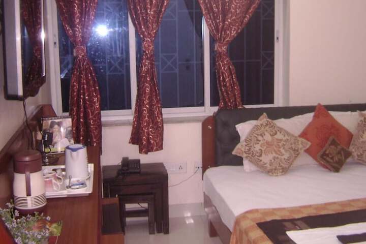 Room 10 of 24
