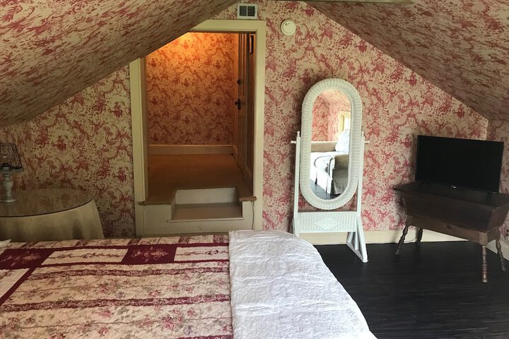 Room 12 of 66