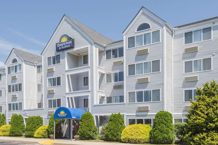 Days Inn Suites By Wyndham Groton Near The Casinos Groton Ct 135 Gold Star Highway 06340