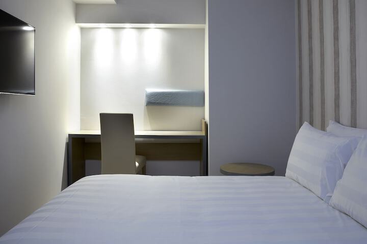Room 14 of 87