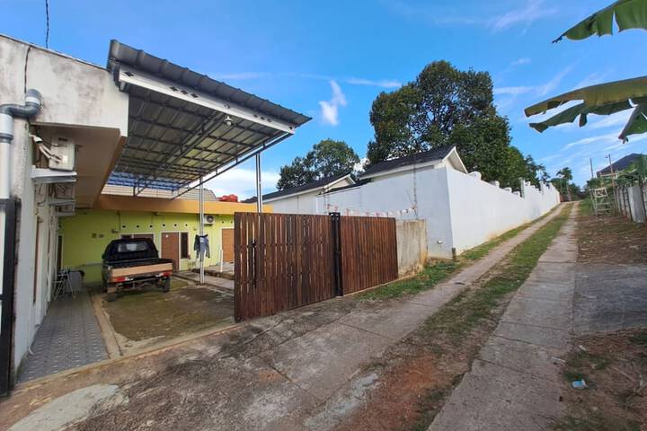 Exterior of Hotel O Guest House Gembul Syariah