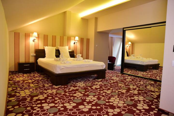 Room 6 of 42