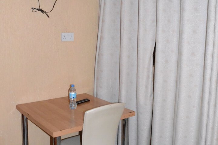 Room 12 of 21