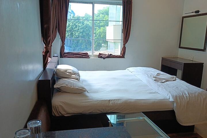 Room 2 of 20
