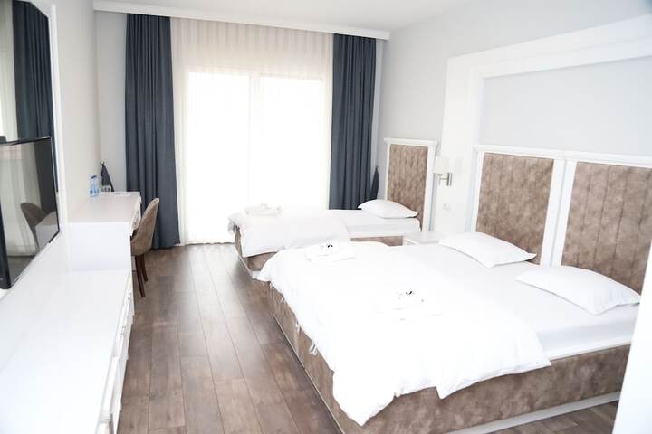 Room 3 of 65