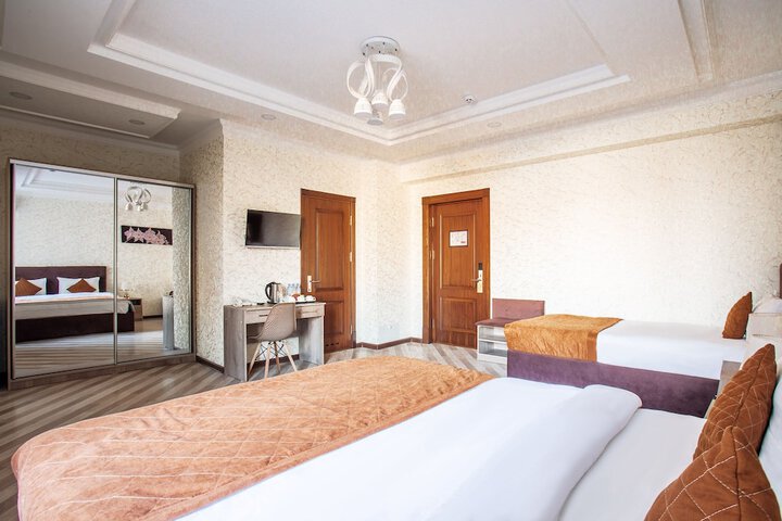 Room 13 of 27