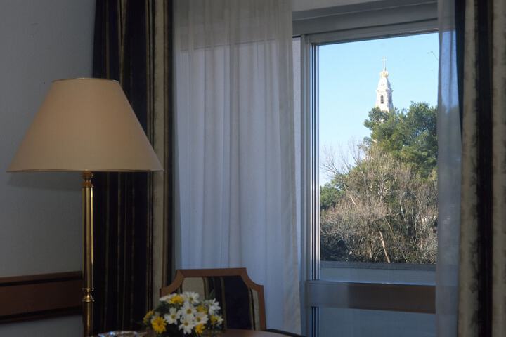 Room 37 of 73