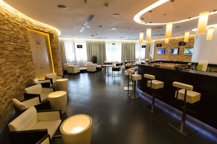 Lounge 30 of 36