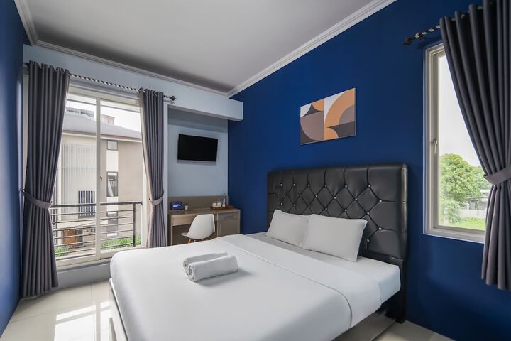 Room 10 of 13