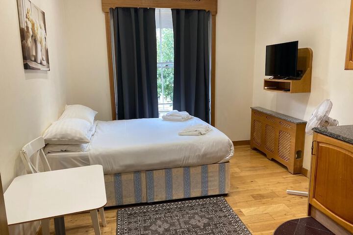 Room 2 of 98
