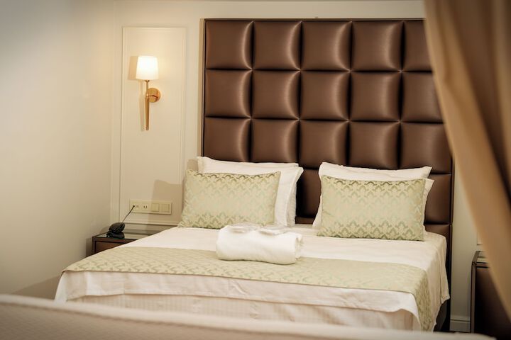 Room 9 of 35