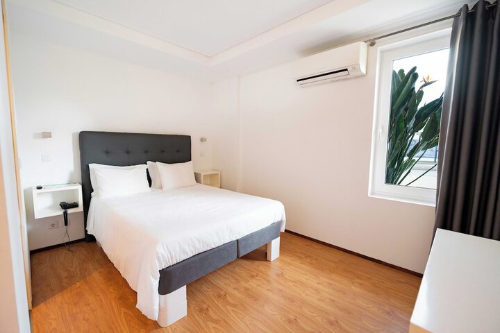 Room 21 of 38