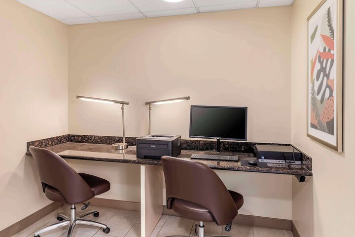 Business Center 24 of 25