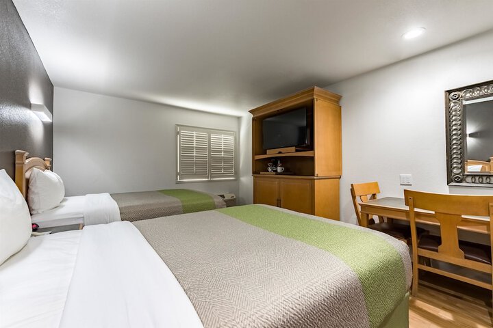 Deluxe Room 2 Double Beds Kitchenette (2 of 6)