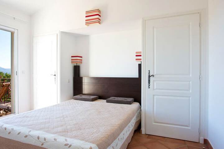Room 5 of 16