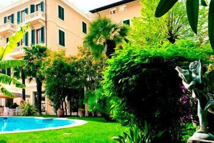 Hotel 100 of 106