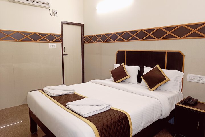 Room 8 of 18