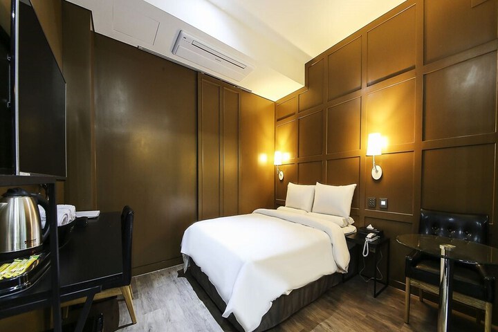 Room 20 of 35
