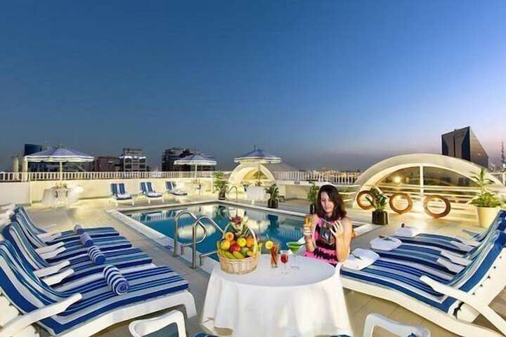 Pool Hotel