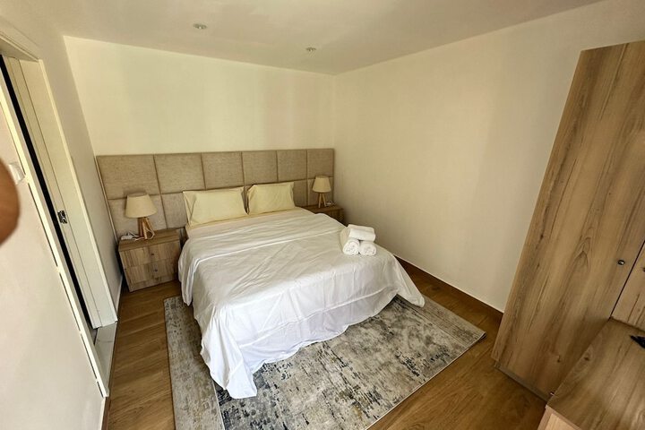 Room 5 of 9