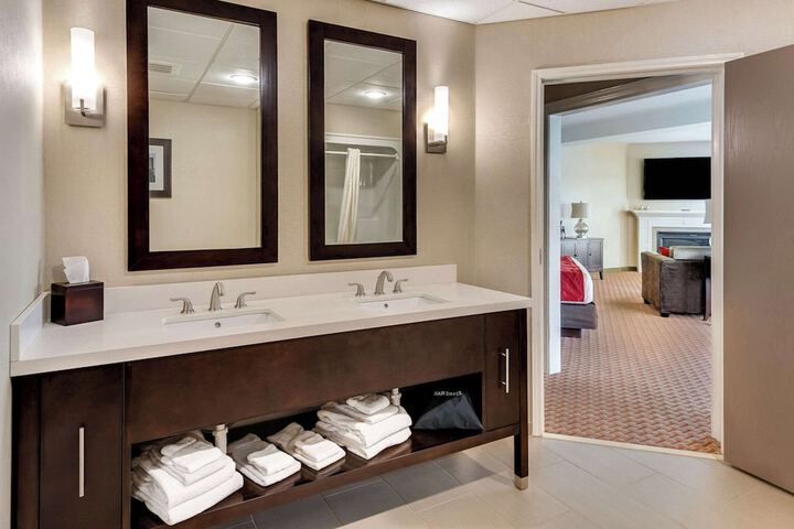 2 Queen Beds Suite (11 of 11)