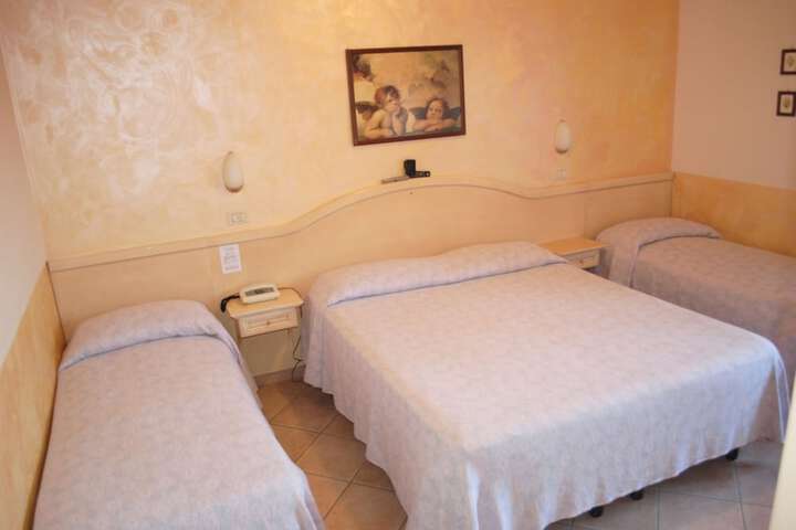 Room 4 of 26