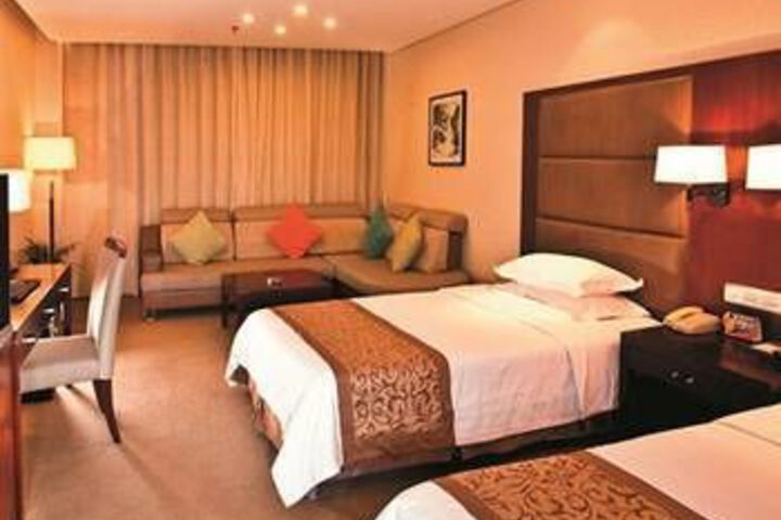 Room 4 of 9