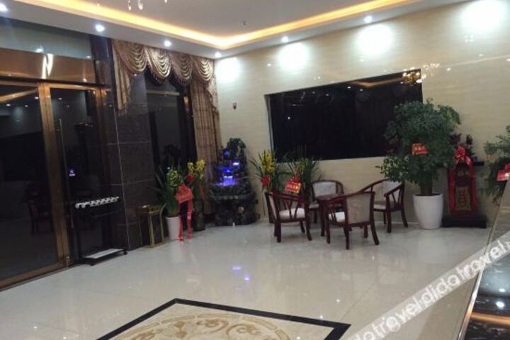 Hotel Interior 8 of 18