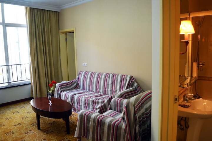 Room 12 of 66