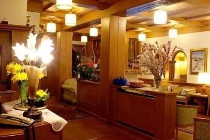 Lounge 18 of 20