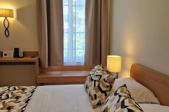 Room 35 of 103