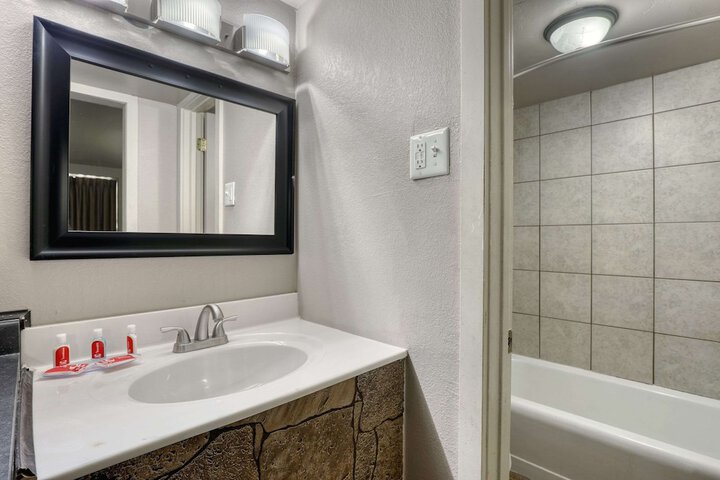 1 Queen Bed Accessible (11 of 13)