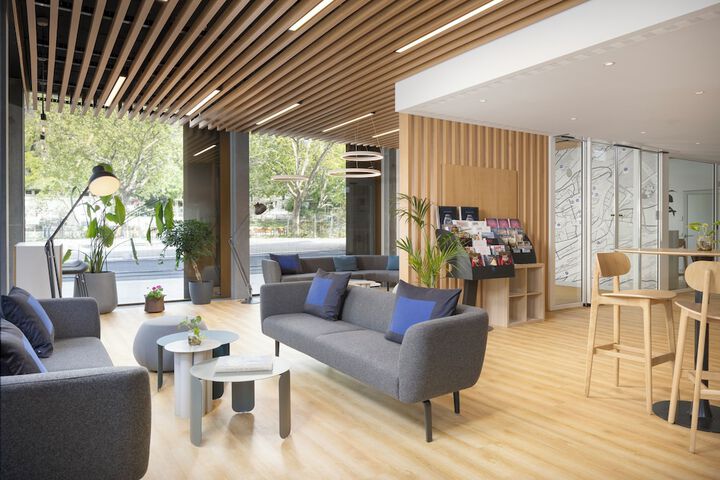 Lobby lounge