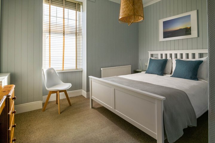 Room 8 of 60