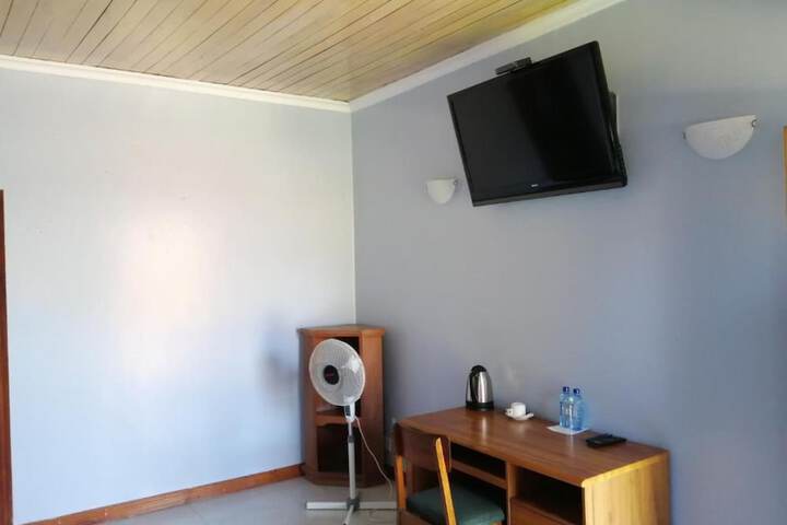 Room 2 of 2