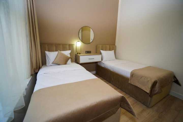 Room 13 of 18