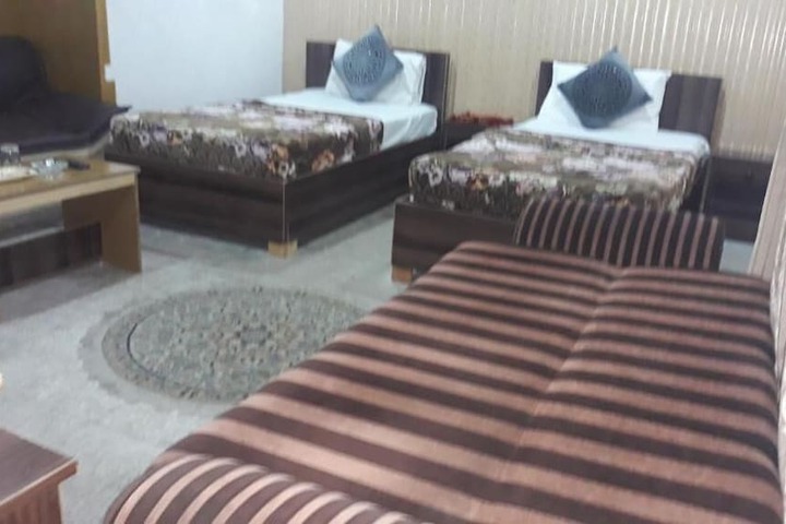 Room 3 of 40